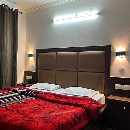 Hotel Premier Mall Road Manali 외부 사진