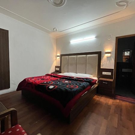 Hotel Premier Mall Road Manali 외부 사진