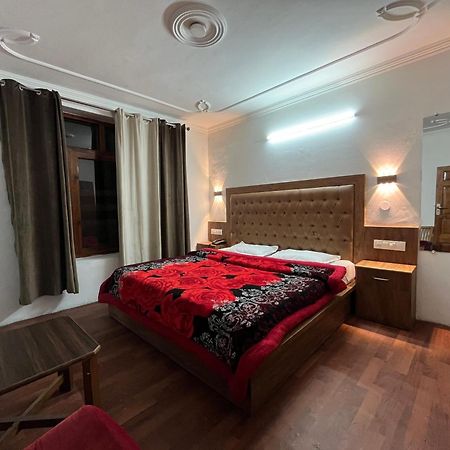 Hotel Premier Mall Road Manali 외부 사진