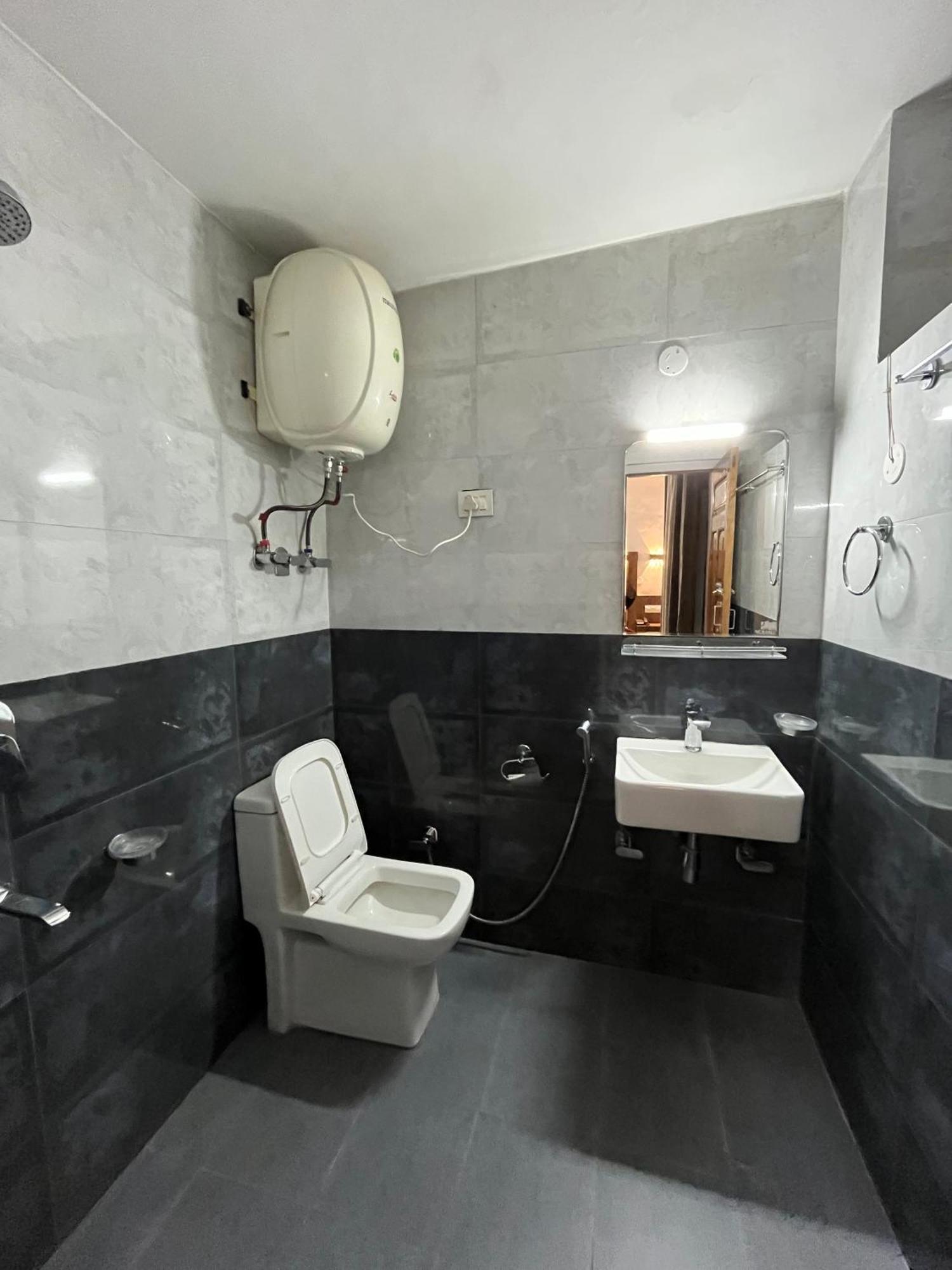 Hotel Premier Mall Road Manali 외부 사진